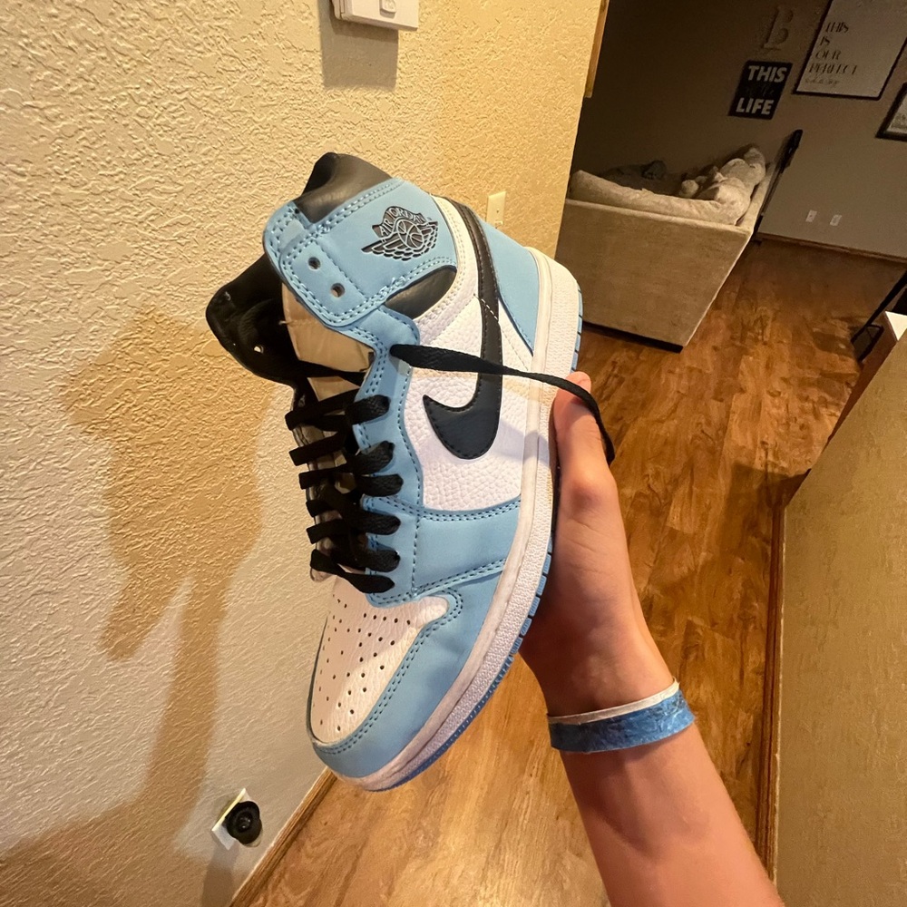 Unc blue Jordan 1s - Picture 4 of 15